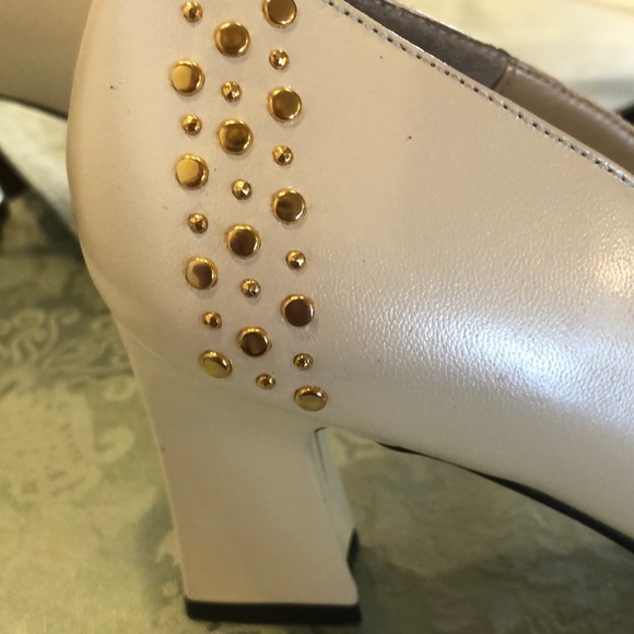 👗3 for $25 SALE Ivory Leather Shoes - Picture 8 of 8